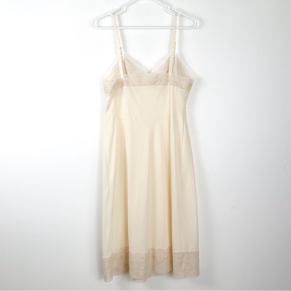 Elegant Cream Lace Trim Slip - Picture 2 of 7